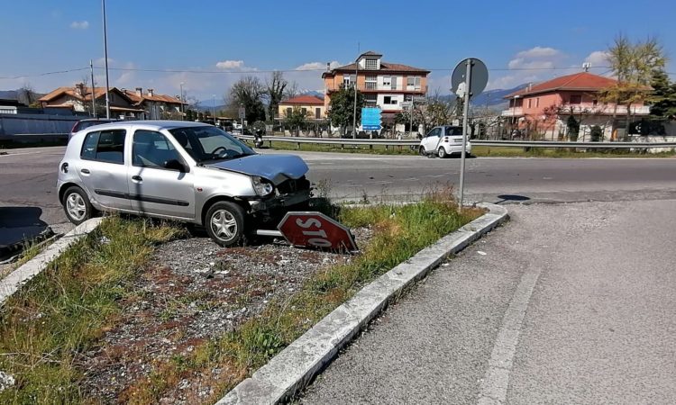 Frosinone: incidente in via Maria, coinvolte due vetture - ExtraTv